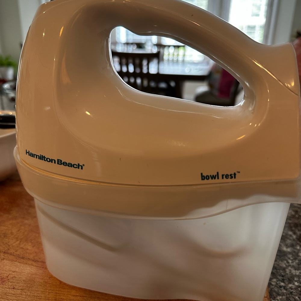 Hamilton beach hand mixer